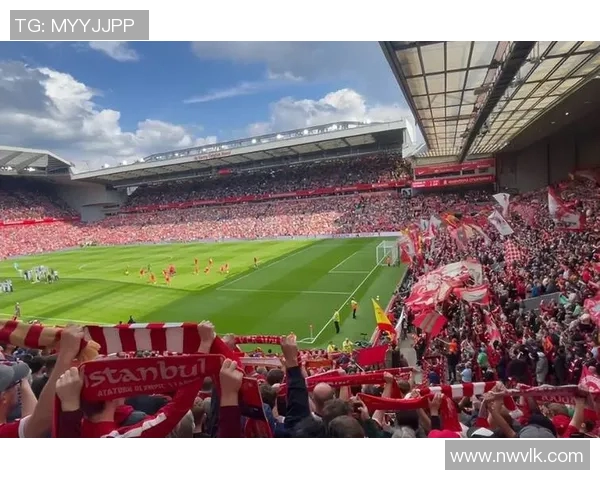 英格兰球队利物浦在欧冠赛场上遭遇困境，主帅克洛普面临挑战，球队能否翻盘？